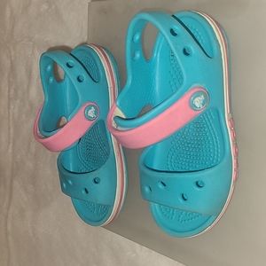 Aqua/Pink Toddler Crocs Sandals | Size 7🌸